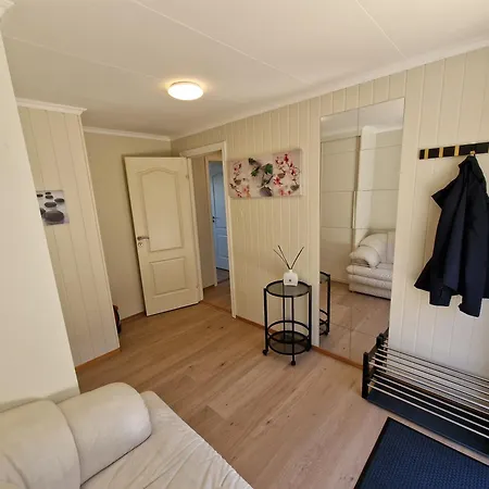 Comfortable Sleeps 4 D Near Center *