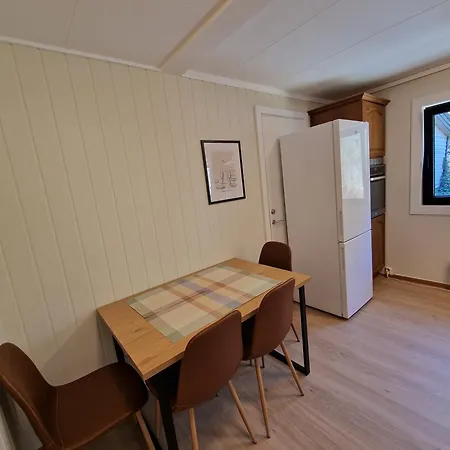 Comfortable Sleeps 4 D Near Center Lägenhet