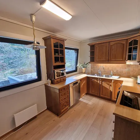 Comfortable Sleeps 4 D Near Center *