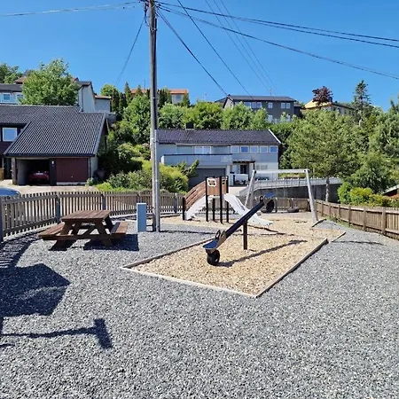 Comfortable Sleeps 4 D Near Center